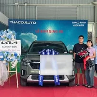 Kia Điện Biên - Hoạt động hỗ trợ khách chọn xe tại Điện Biên Phủ.
